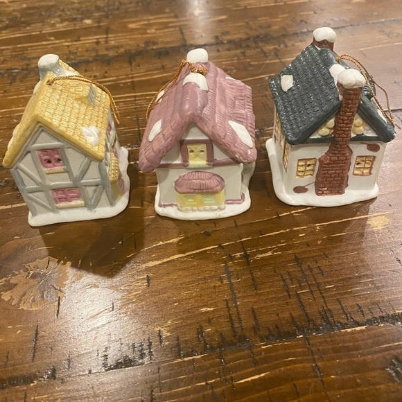 SET of Three Vintage Readers Digest Ceramic Bell Ornaments circa 1991 - Picture 5 of 13
